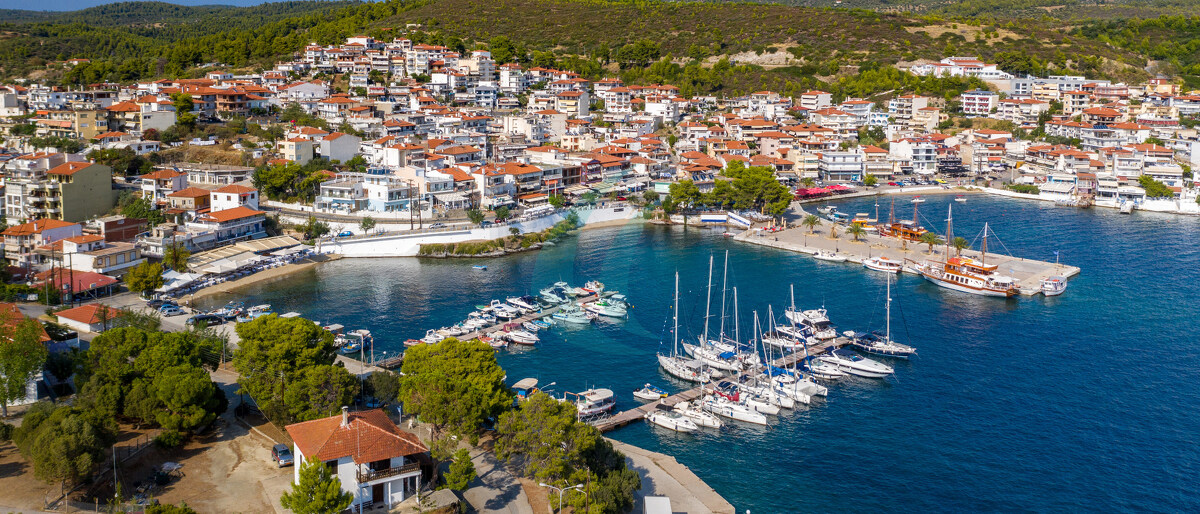 Hafen von Neos Marmaras auf der Halbinsel Chalkidiki, Griechenland