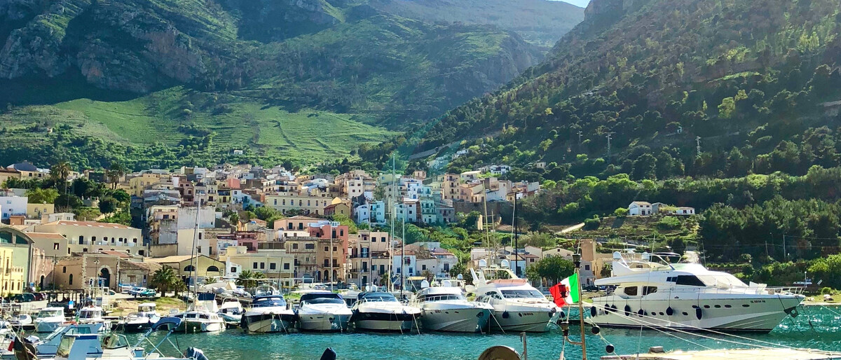 Blick auf den Hafen, Balestrate, Sizilien