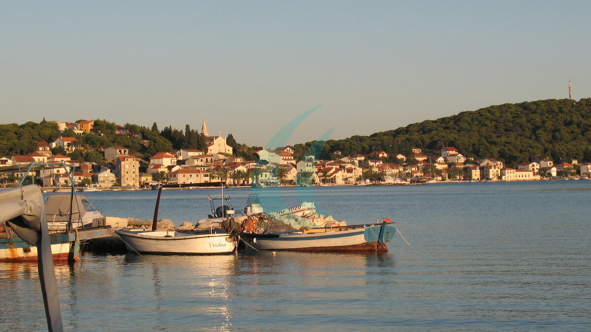 Blick von der Marina auf den alten Ortsteil von Rogoznica.
