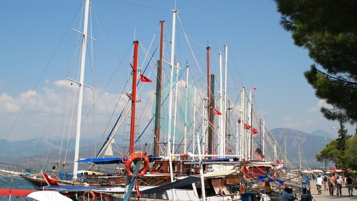 Hafenpromenade und Bucht von Fethiye