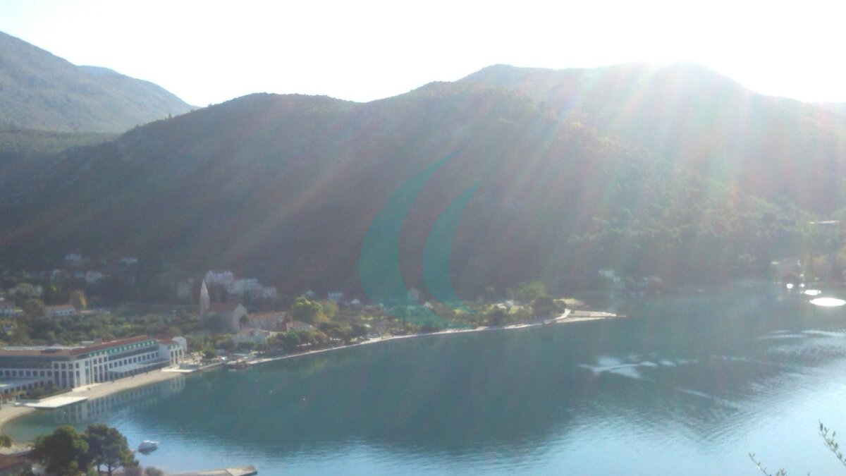 Blick über die geschützte Bucht und den Ort Slano.